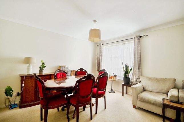 8, Pocklington Close, London photo 4
