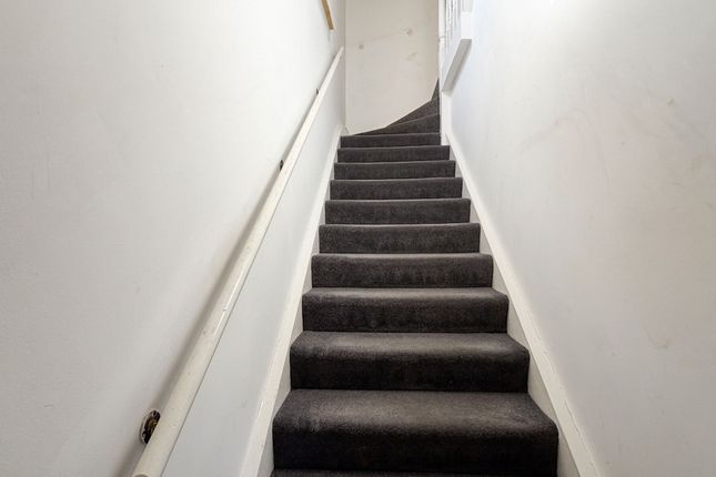 35 Westwood Road, Wishaw photo 3