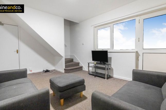 10, Travellers Lane, Hatfield photo 4