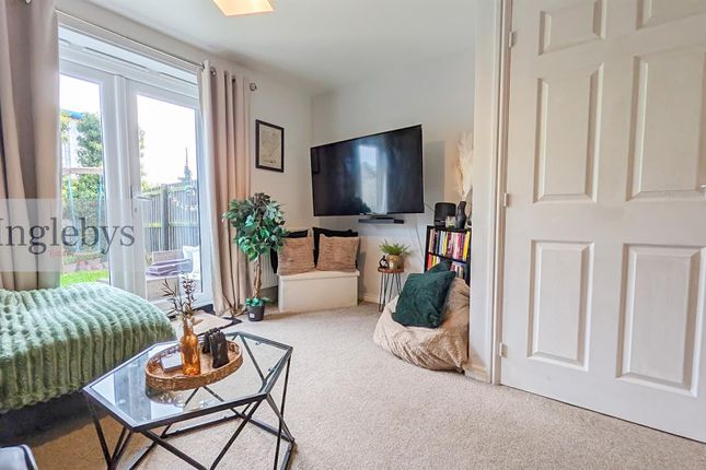 20, Hunters Place, Guisborough photo 3