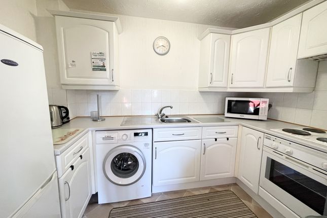 10, Forrest Court, Layton photo 4