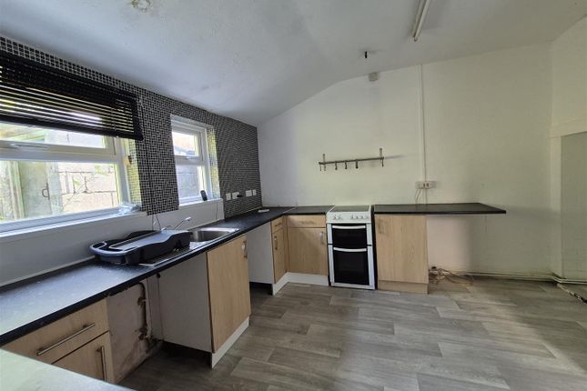 36, Newtown, Ammanford photo 4