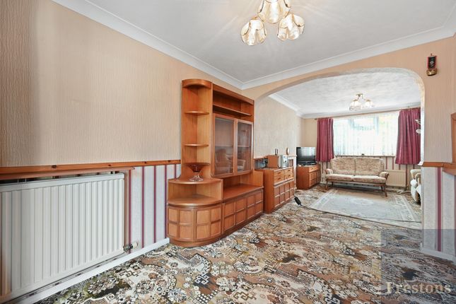 32 Garsmouth Way, Watford photo 2
