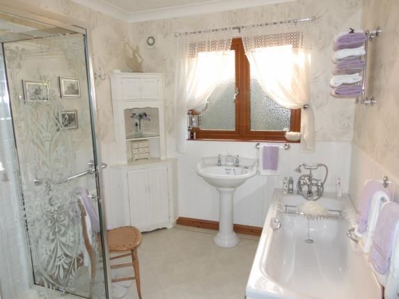 3 Bed Bungalow For Sale In Noak Hill Road Billericay Cm12 Zoopla