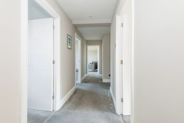 Flat for sale in Avenue Road, Epsom