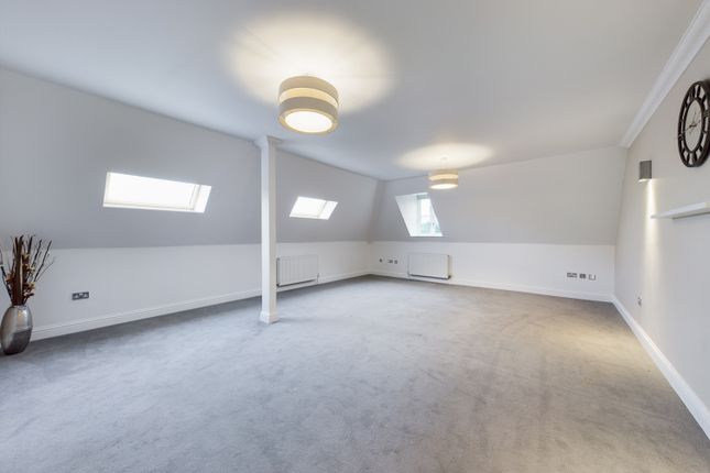 Thumbnail Flat to rent in Penthouse Apartment - Thorpe Road, Peterborough