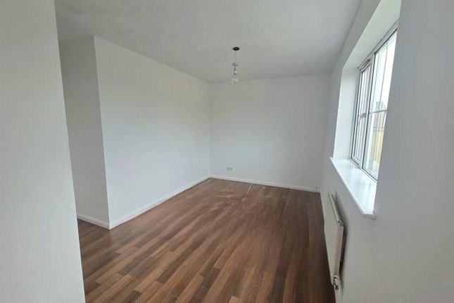 28, Cwrt Nant Y Felin, Caerphilly photo 5