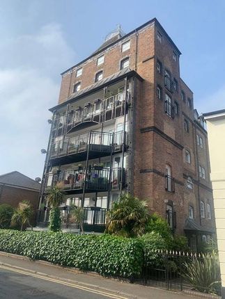Flat to rent in The Maltings, Church Street, Staines