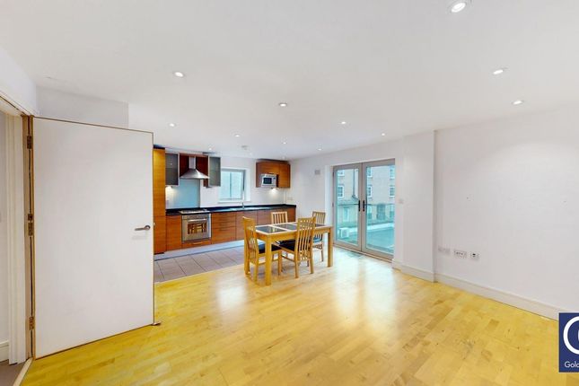 Flat to rent in St. Philip's Road, Hackney, London
