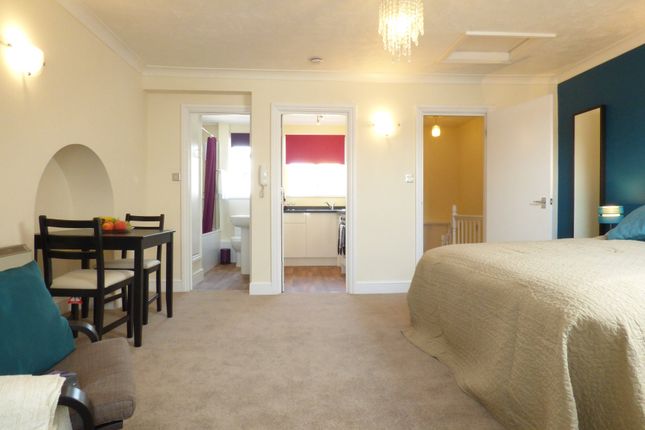 1-bed flat on 17c, Clifton Road, Littlehampton, £835/mo