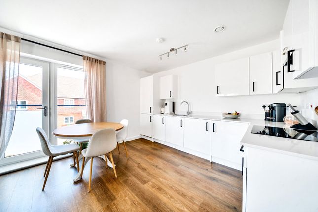 Flat 5, Elton House, 36, Electric Close, Godalming photo 4