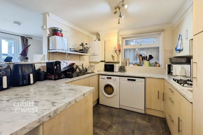 Room 1, 43, Little Breach, Chichester photo 4