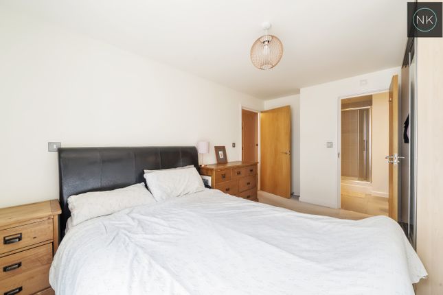 Flat for sale in Imperial Heights, Queen Mary Avenue, South Woodford, London