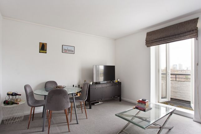 Flat for sale in Keswick Road, London