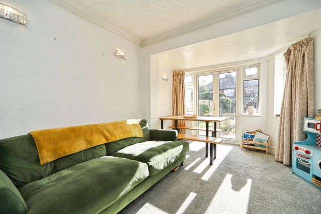 32, West Park, Pudsey photo 4