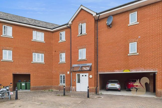 2-bed flat on 22 Salamanca Way, Colchester, £160,000