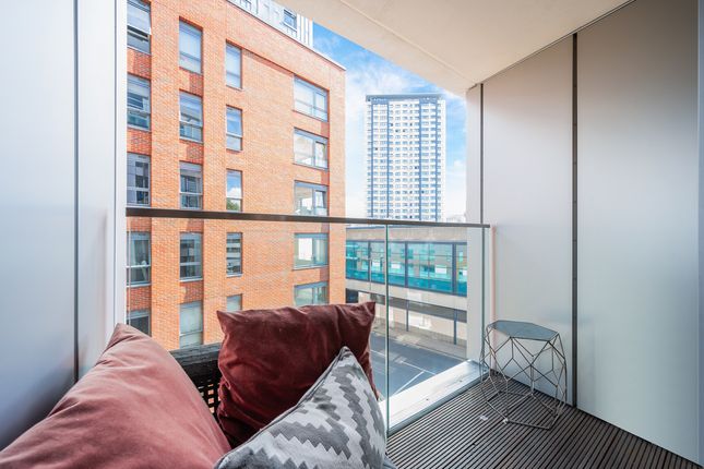 10 Buckhold Road, London photo 3