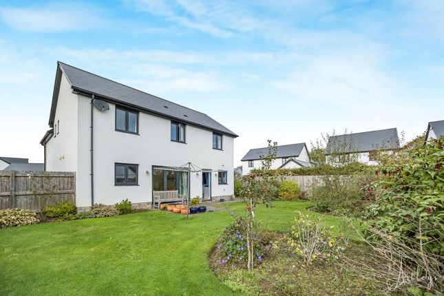 11 Bishops Wood Grove, Swansea photo 4