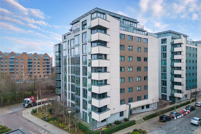 Thumbnail Flat for sale in Lapwing Heights, London