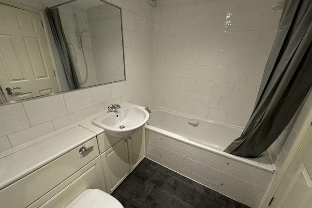 Flat 4 at 7 Riverview Gardens, Glasgow photo 4
