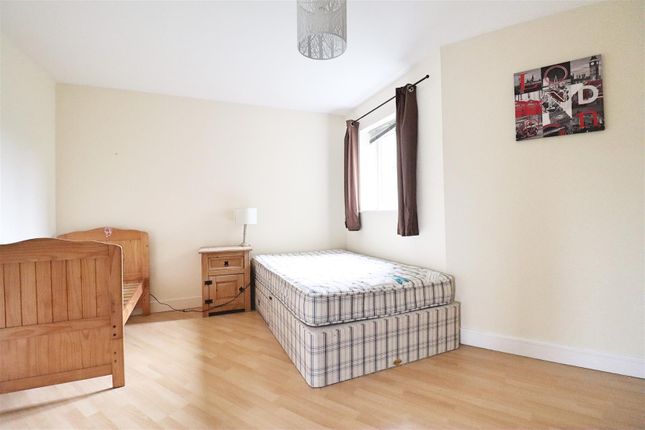 Flat for sale in Holden Close, Braintree