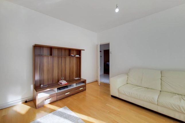 Flat for sale in Runnymede House, Hackney, London