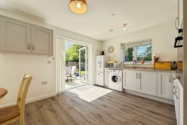 14 Y Gerddi, Pontarddulais, West Glamorgan photo 4