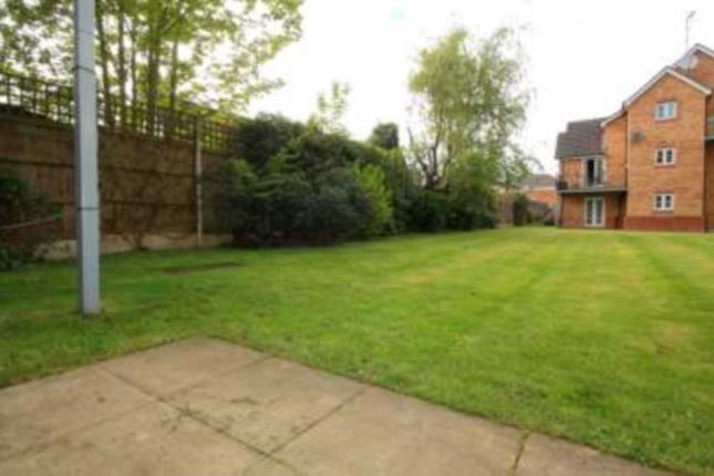 Flat for sale in Willow Court, Apsley