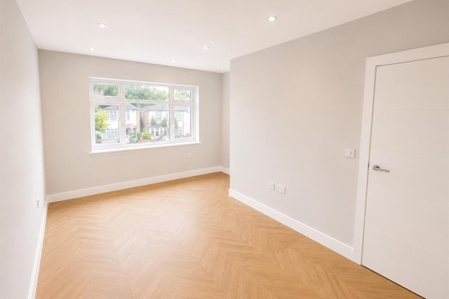 Flat 2, 78, Footscray Road, London photo 3
