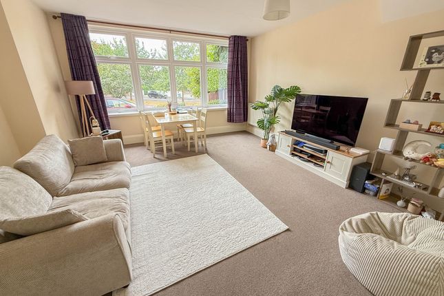 Flat 1, 3 Oxhey Road, Watford photo 2