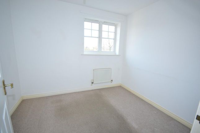 Flat for sale in Beckets View, Northampton