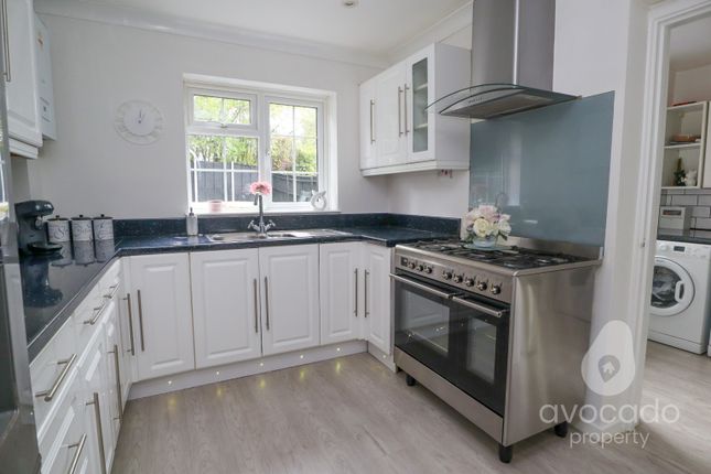 15 Claydon Gardens, Blackwater, Hampshire photo 4