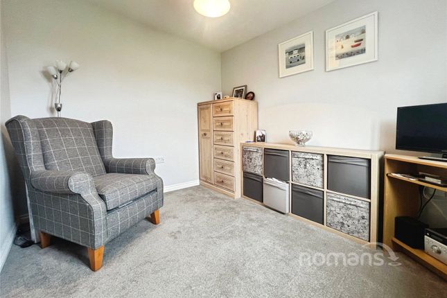 16, Vixen Drive, Hampshire photo 3