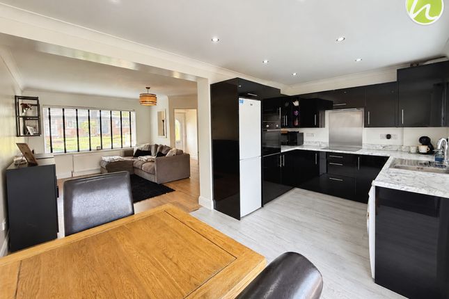 41 Larkswood Road, Stanford-Le-Hope photo 2