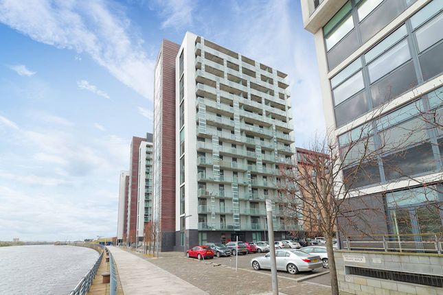 Thumbnail Flat for sale in Castlebank Place, Glasgow