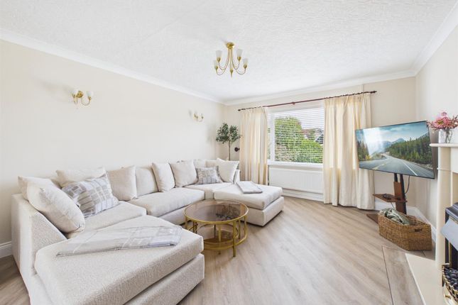 7, Skokholm Close, Porthcawl photo 2