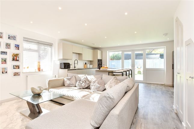 Falmer Gardens Woodingdean, Brighton photo 2