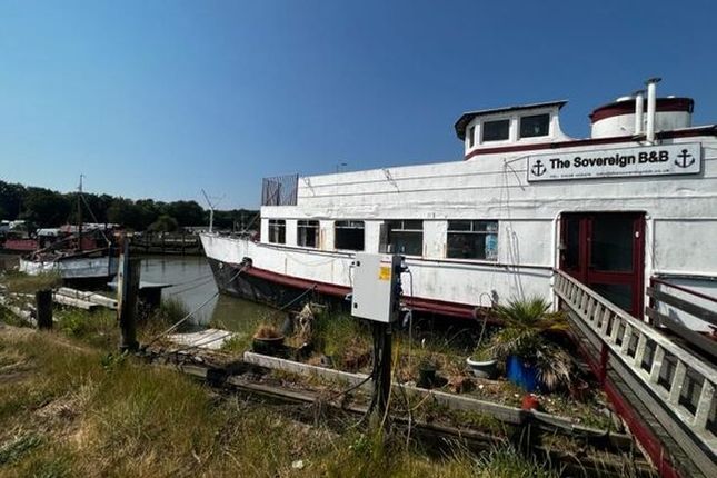 Houseboat for sale in Manor Lane, Rochester