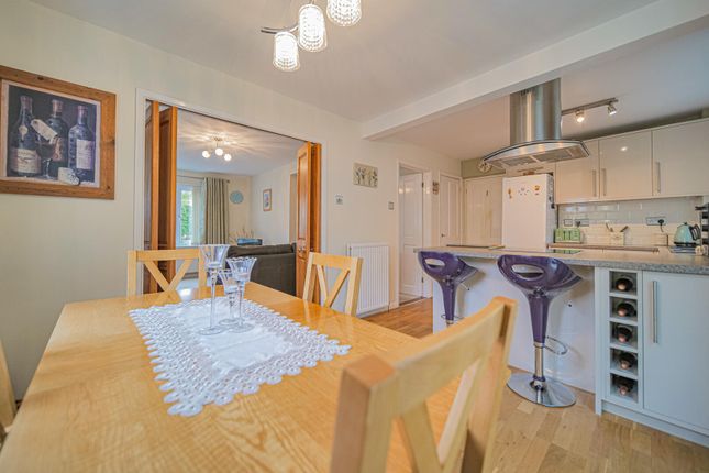 28, Highfield Close, Trowbridge photo 4