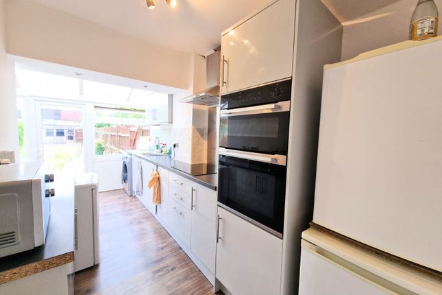 32, Wyken Avenue, Coventry photo 2