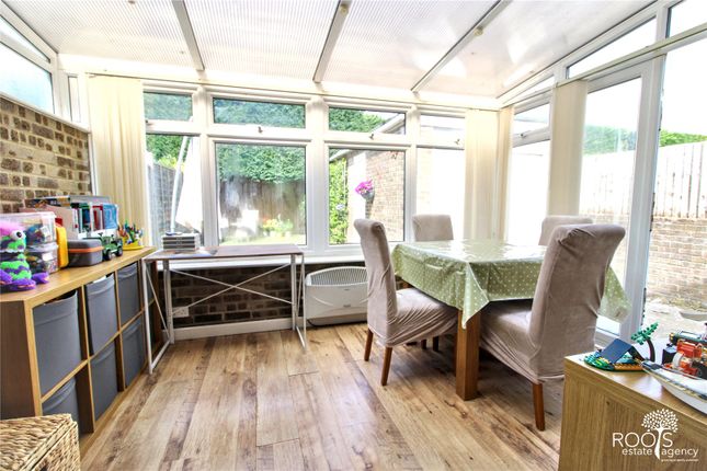 22, Humber Close, Berkshire photo 4