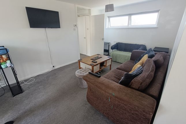 38, Highbrook, Corby photo 5