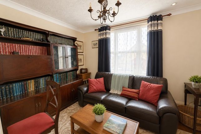 18 Manor Street, Raunds, Wellingborough photo 2