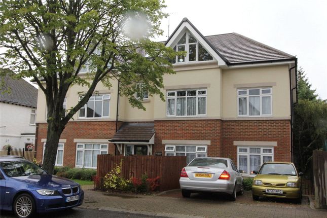 Thumbnail Flat to rent in Draycott Avenue, Harrow, Middlesex