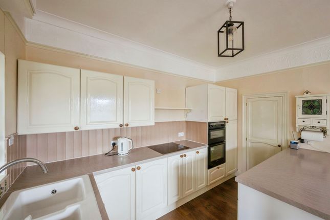 4, Blyton Road, Gainsborough photo 4