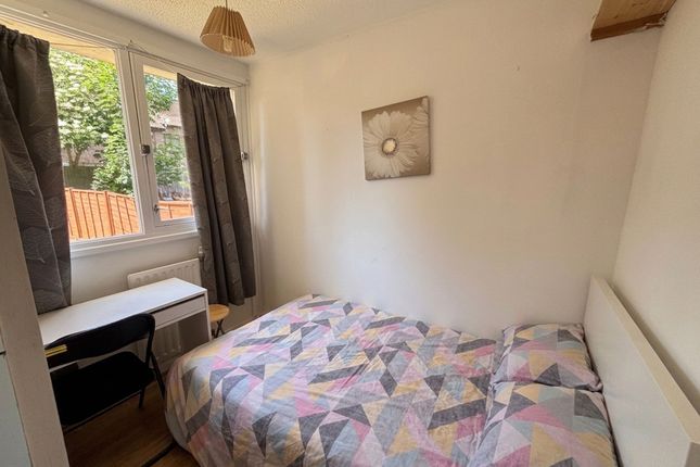 54 Neville Close, London photo 5