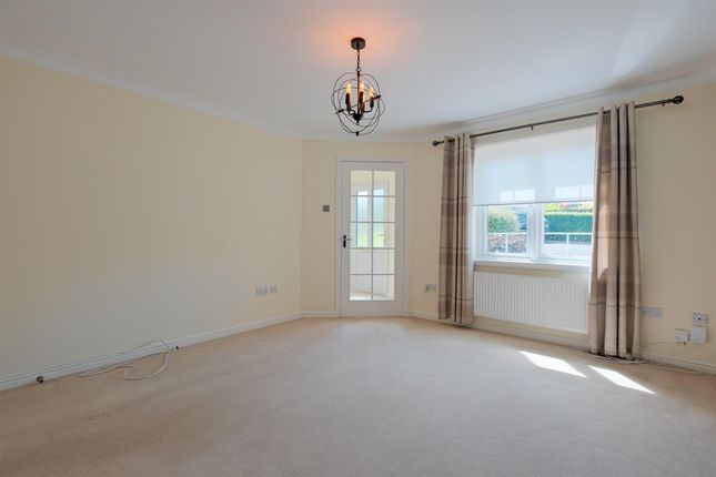 37, Kennoway Crescent, Hamilton photo 3