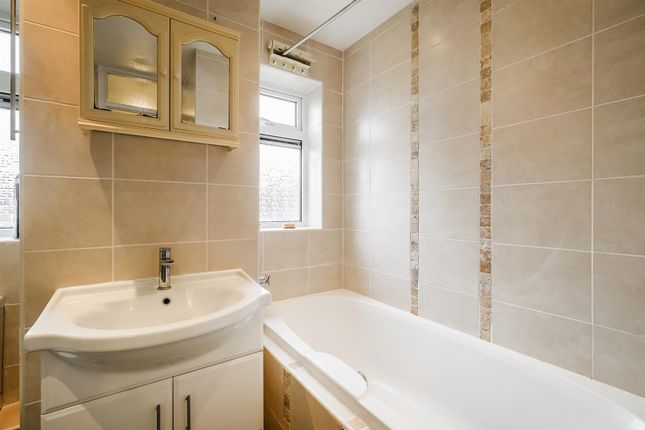 Highclere, 705, High Road, Buckhurst Hill photo 4