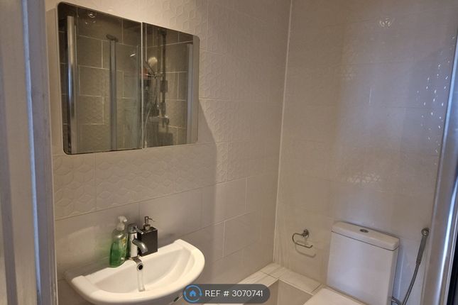 Flat, Blyth House Macarthur Close, Erith photo 4