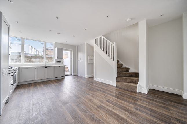 29, Fransfield Grove, London photo 2